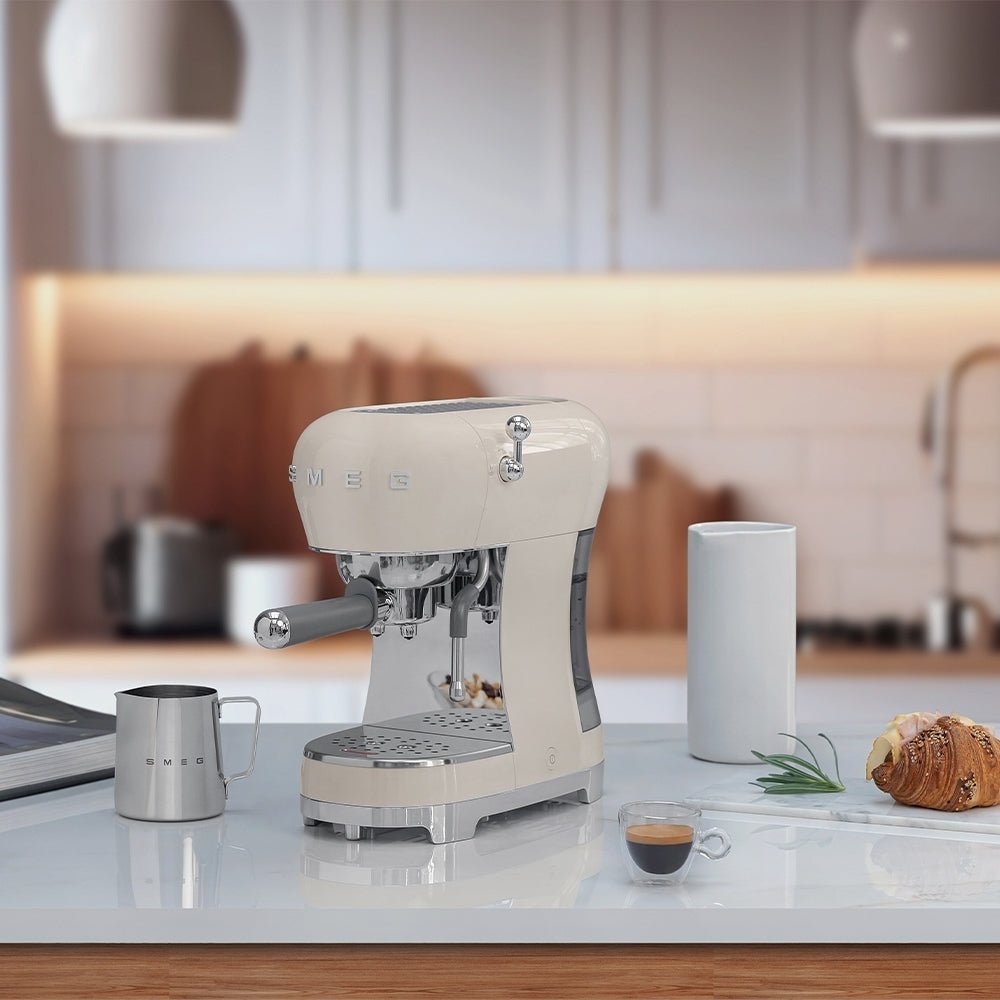 Smeg ECF02CRUK 50s Retro Style Espresso Coffee Machine with Steam Wand Cream - Image 6