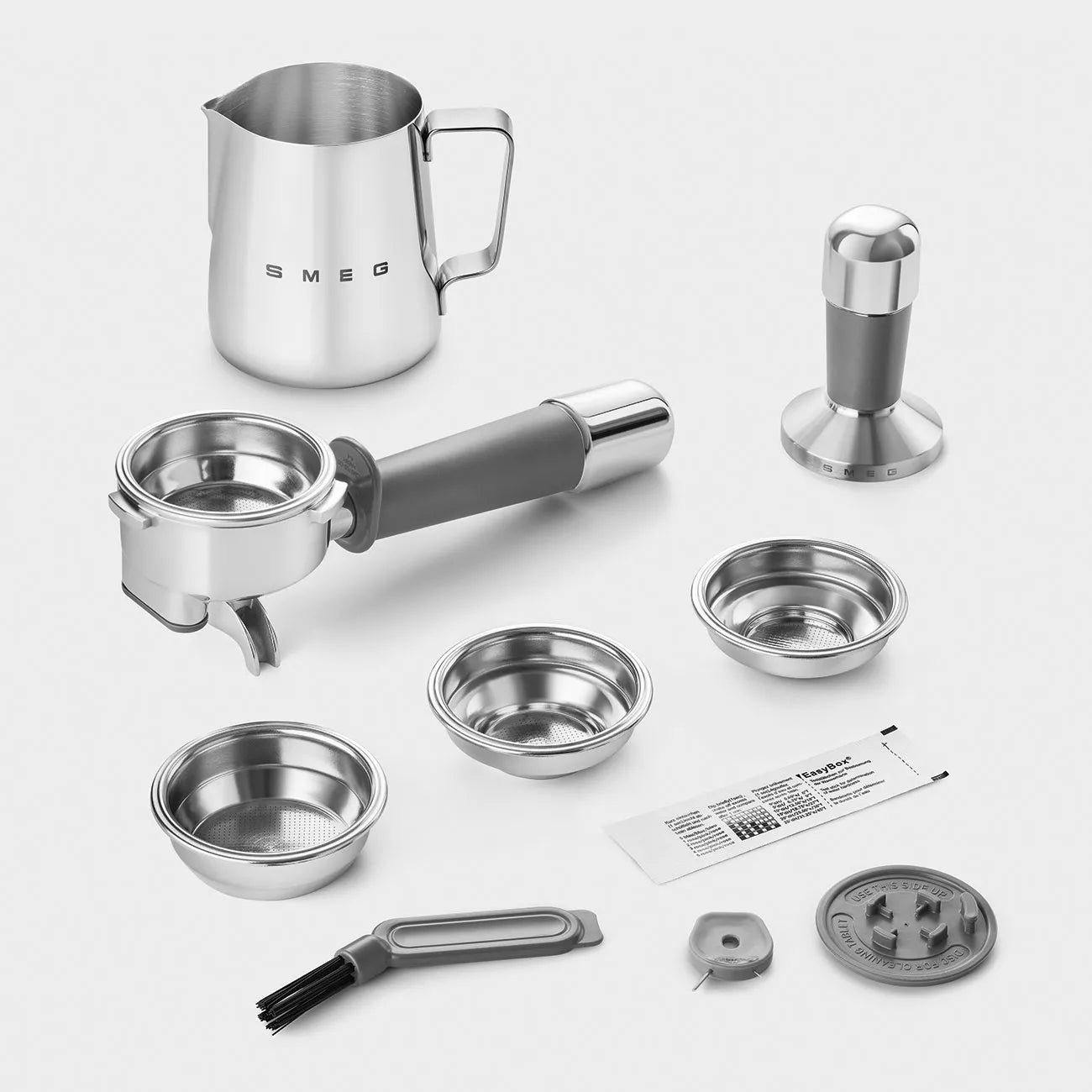 Smeg EGF03CRUK Retro Espresso Coffee Machine with Grinder in Cream - Image 6